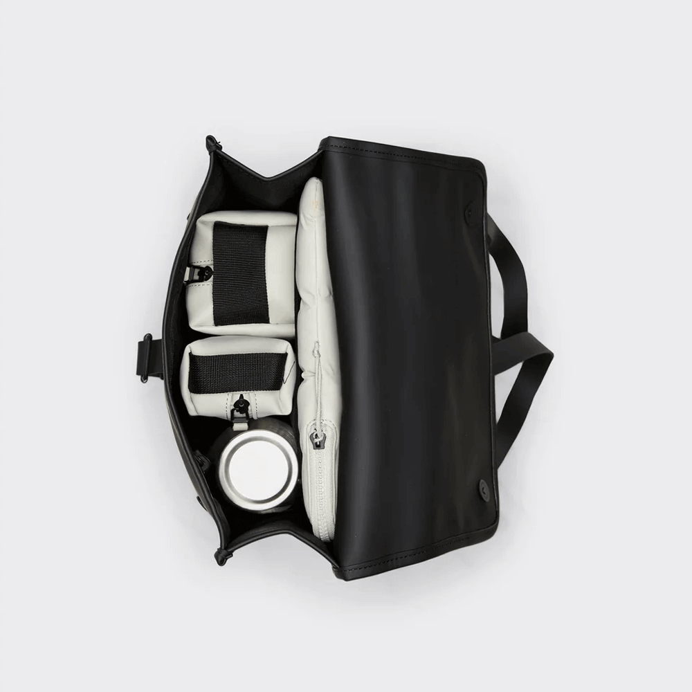 rains-backpack-black-zaino-dettaglio
